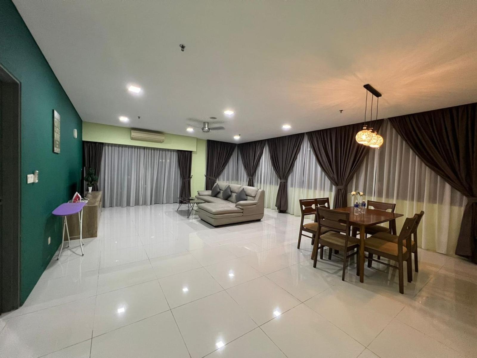 Summer Suites Klcc By Homestay Kuala Lumpur Exterior photo
